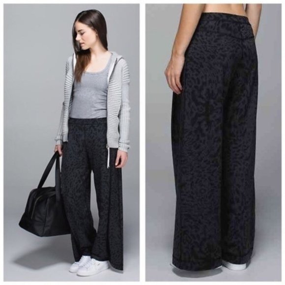 Lululemon Forward Fold Leopard Wide Leg Pants Size 2 - Picture 2 of 15